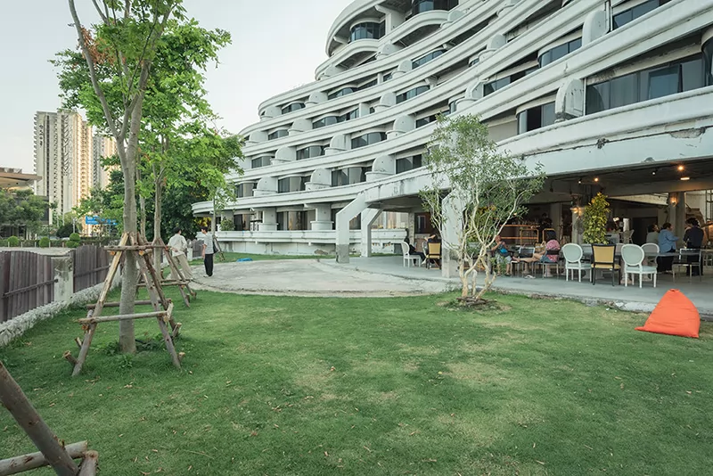 The Front Yard — The Lake Club lakeside event space