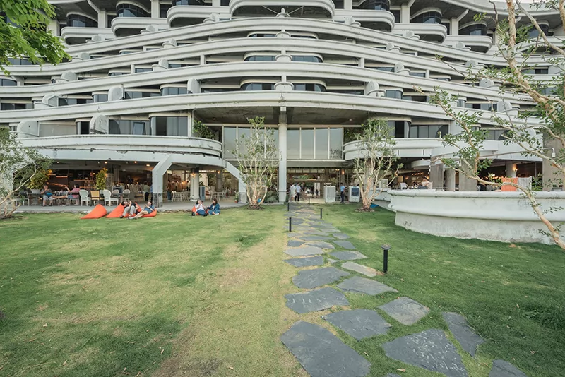 The Open Lounge — The Lake Club outdoor dining and lounge space